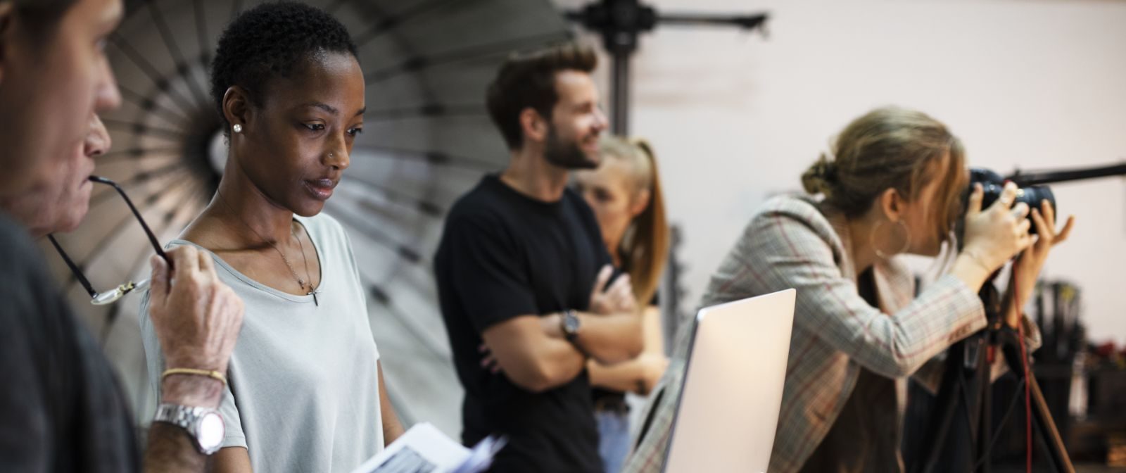 London Minibus TV AdobeStock_246071449-e1601899785679 Services  